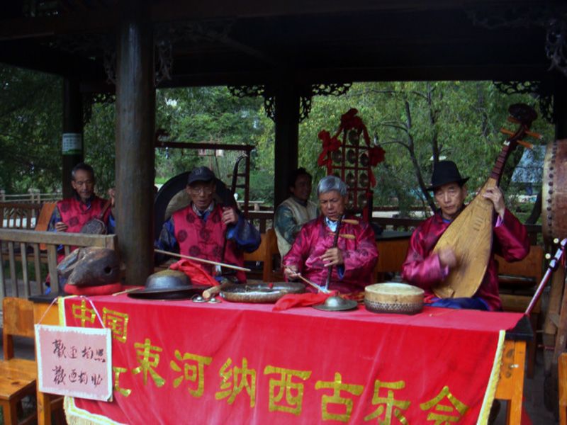 9这里的纳西古乐，不收钱。丽江宣科的门票100多.JPG