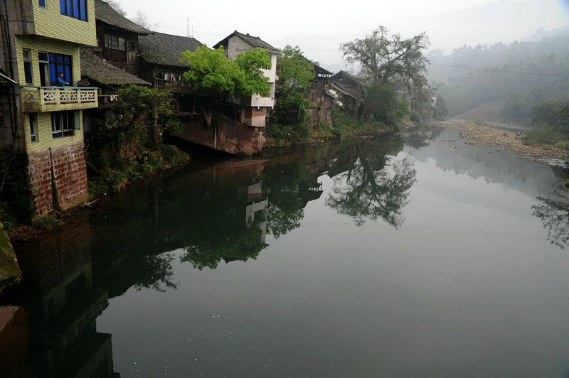 河边倒影