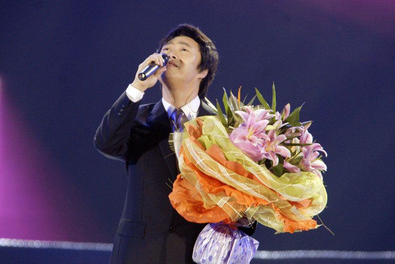 21 一直看着天上唱的台湾歌手费玉清的风格.JPG