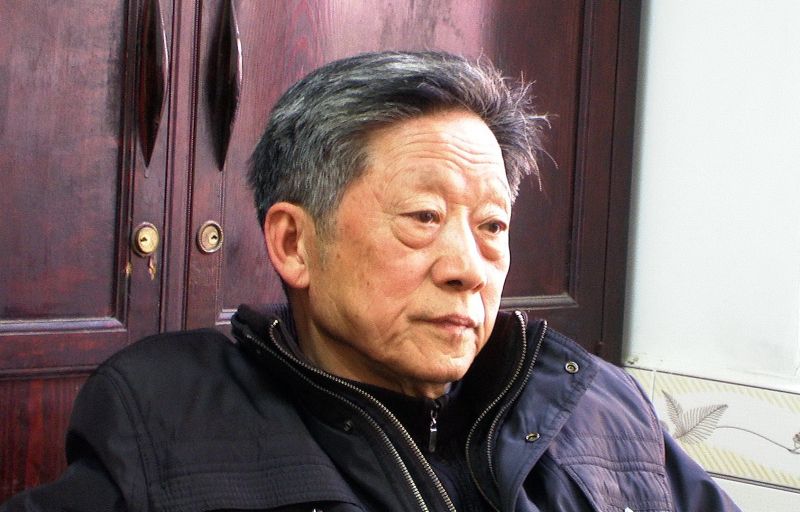 70多岁的老支书，还在为富民操劳.jpg