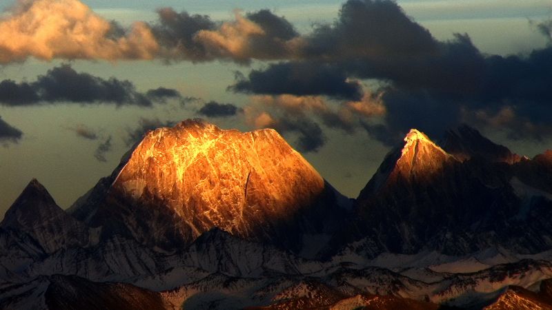 金色贡嘎山1.jpg