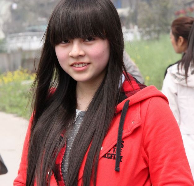红衣女孩.jpg