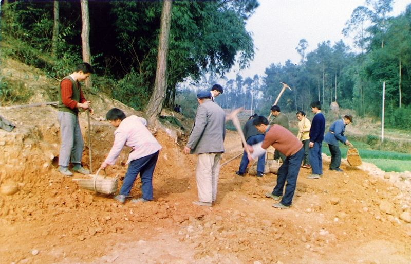 开山修路——摄于吴场.jpg