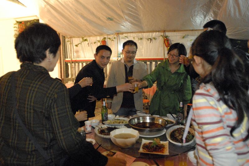 10.向客人敬酒.JPG