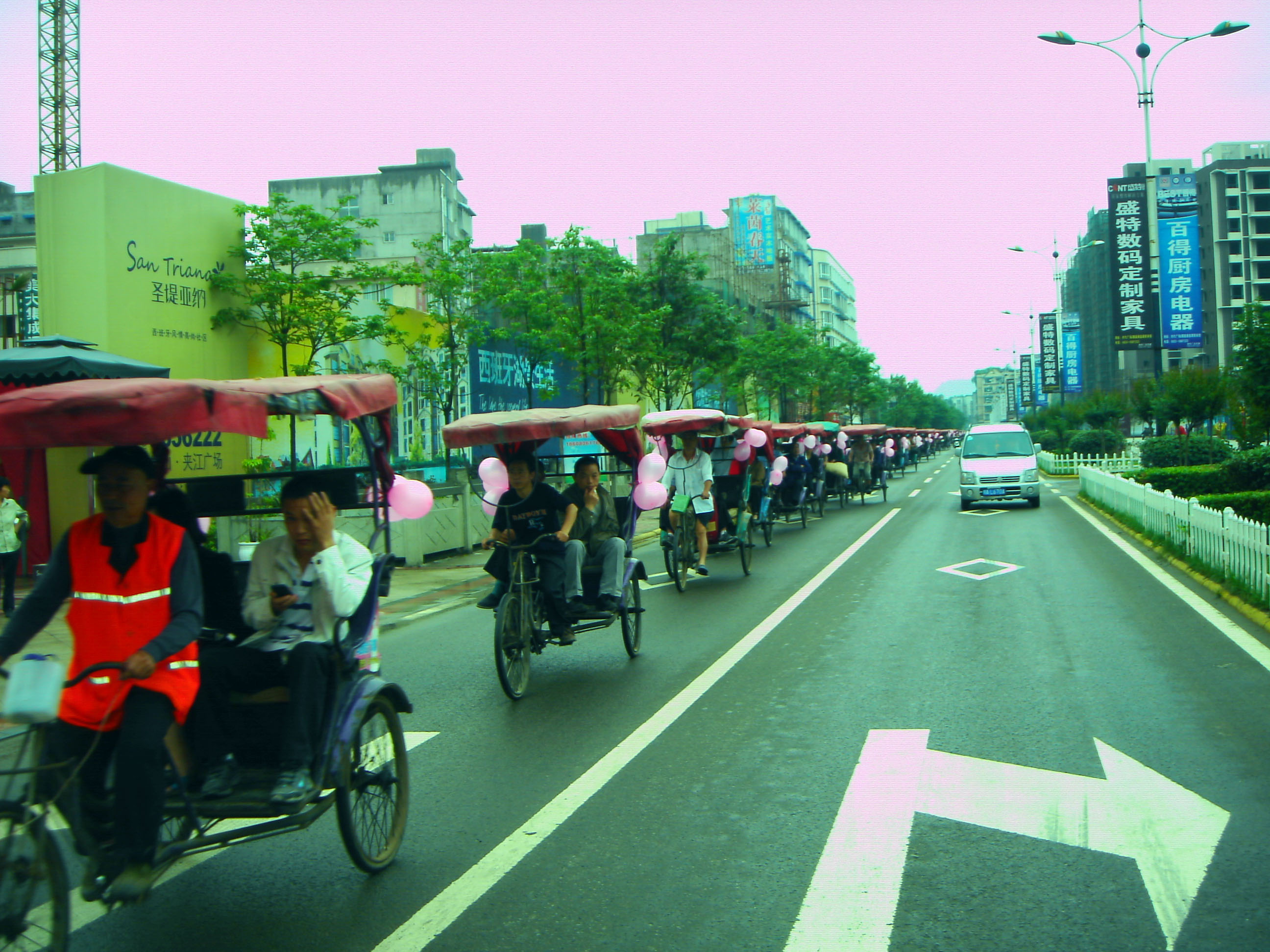 2亮丽的街景.JPG