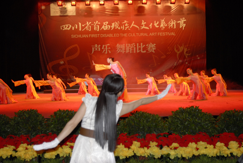 手语指挥舞蹈.JPG