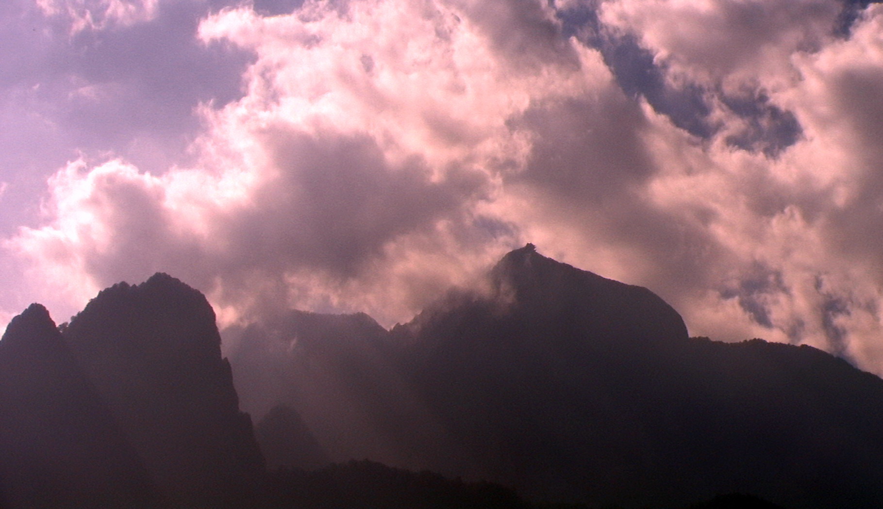 紫霞峨眉山.jpg