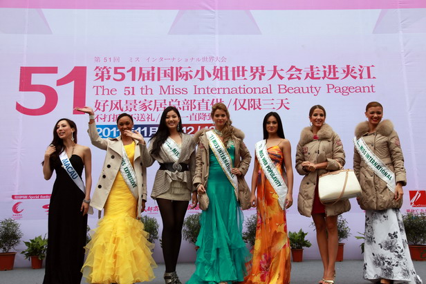 副本世界小姐走进夹江.jpg