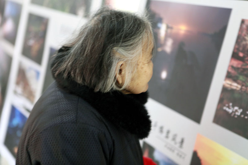 看摄影展览