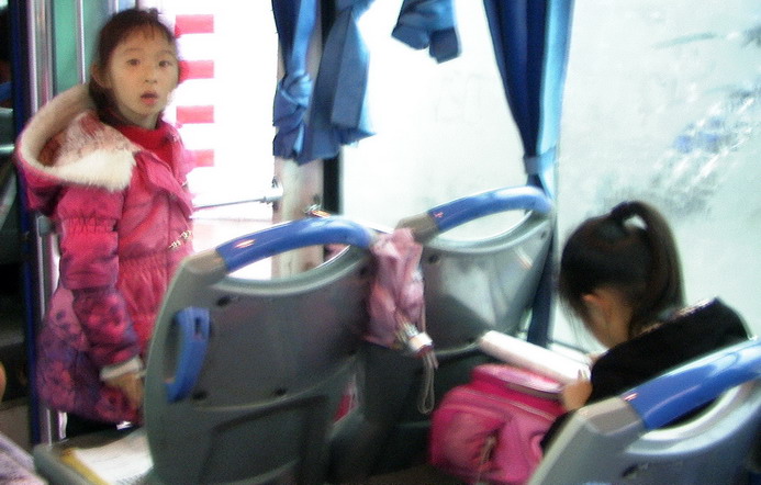 公交车上的女孩2.jpg
