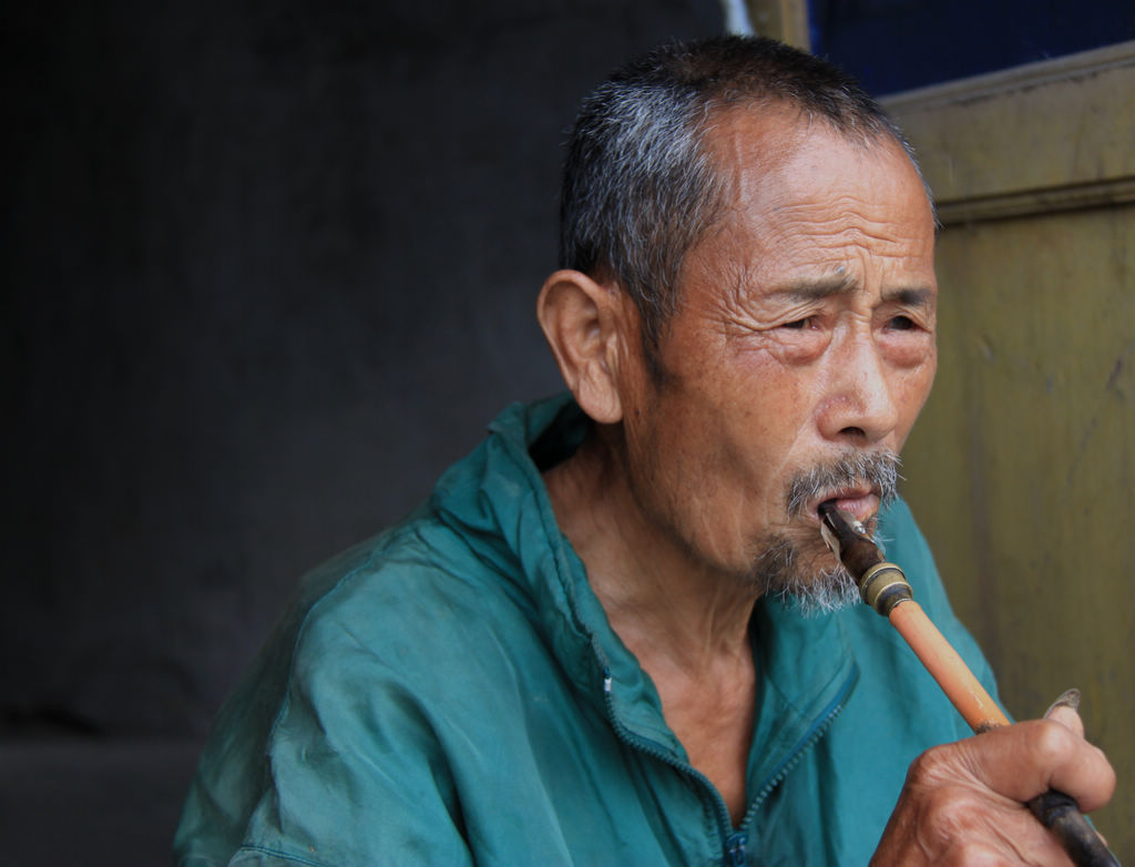 健谈的老人.jpg