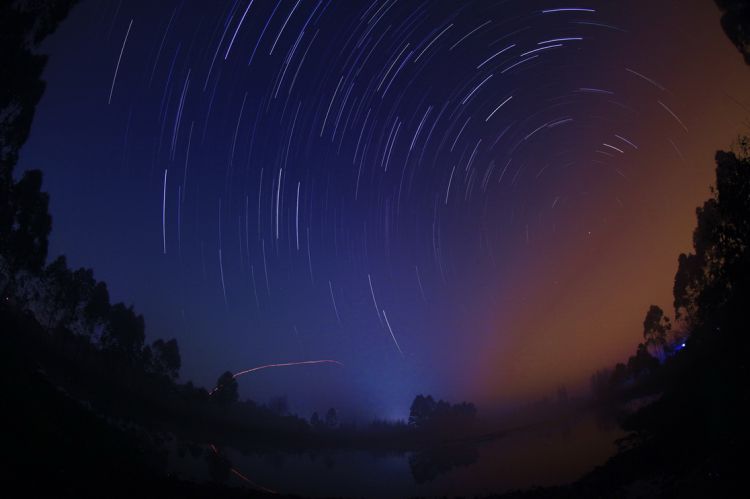 鱼眼湖面星空.jpg