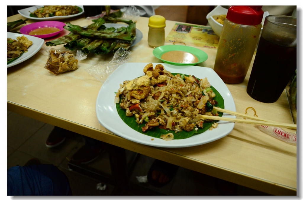 抵达印尼的第一餐，看起有点寒酸但也别有一番风味，味道不错
