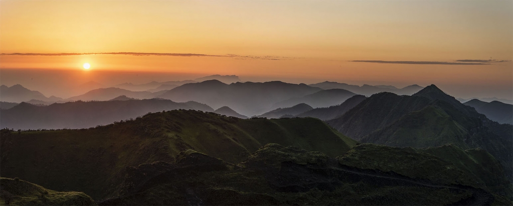 轿顶山日出全景图1.jpg