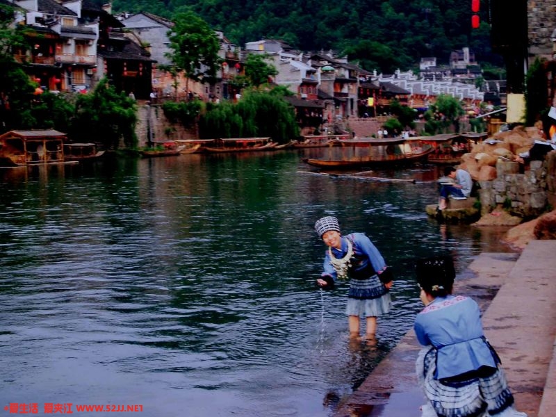 戏水.jpg