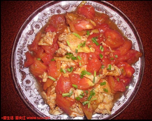 鸡蛋里加点芡粉和料酒，即去腥，又韧性，还起酥