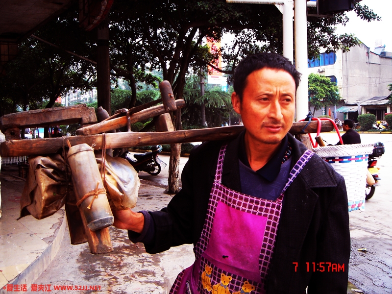 久违的磨刀匠来了.JPG