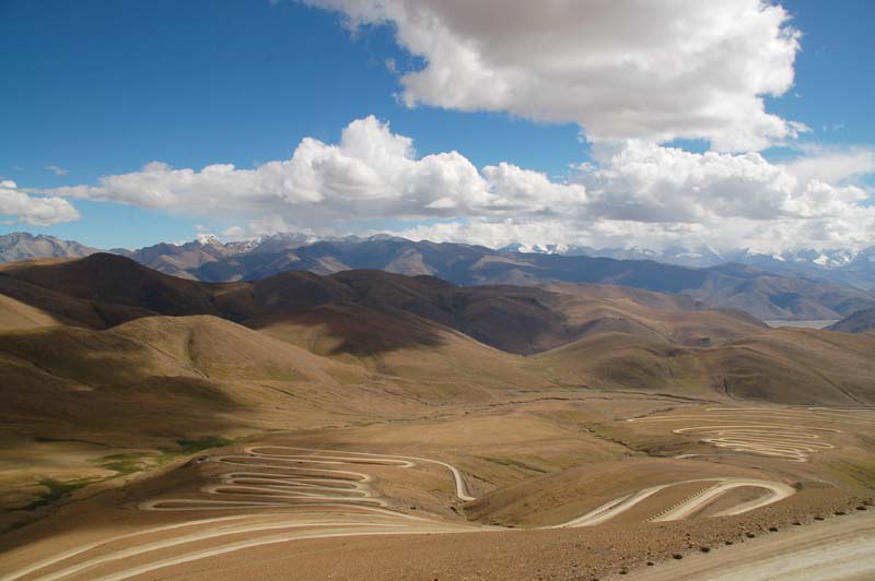 为了到珠峰，必须走这样的路。.jpg