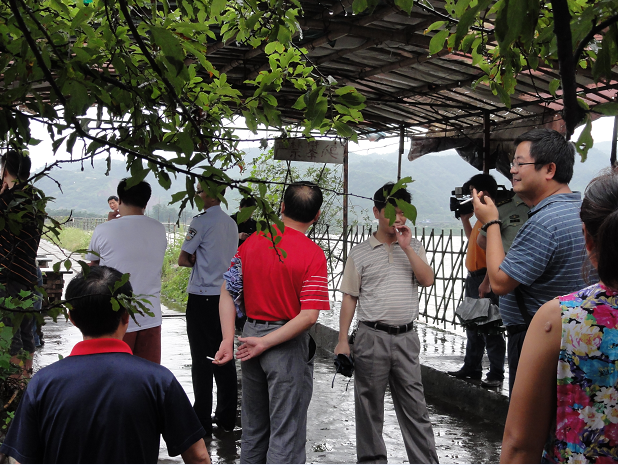 为保障大家的安全，现场公安已封锁。.png