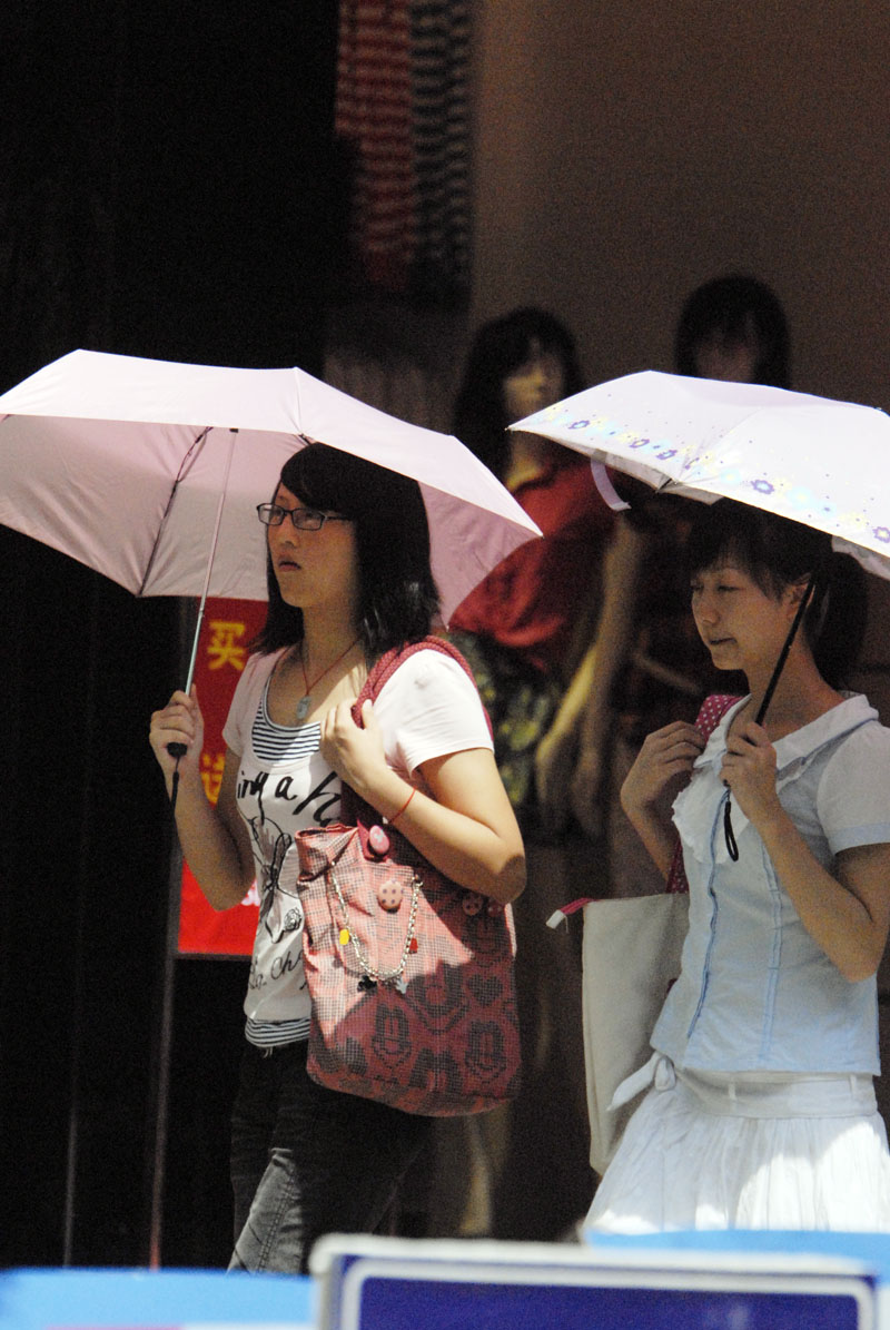撑伞女郎.JPG