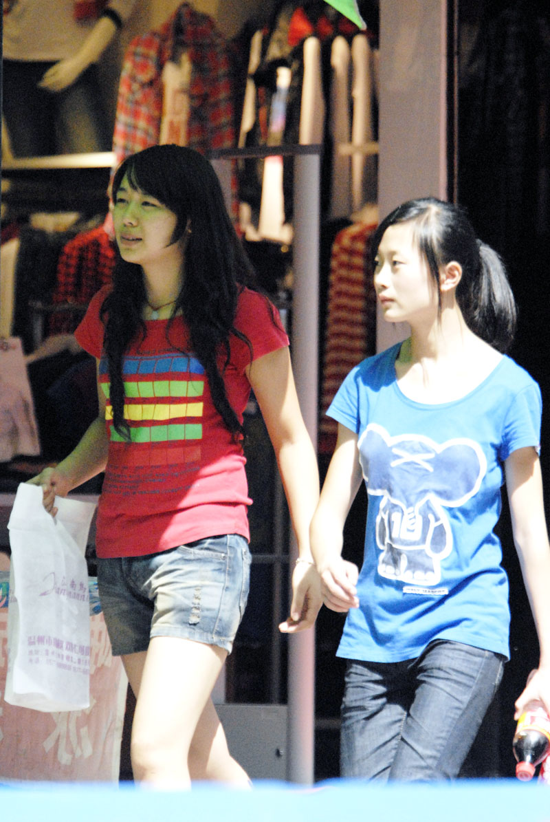 两位美女.JPG