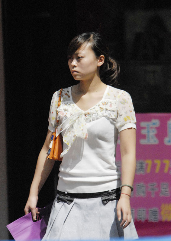 一位美女.JPG