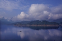 雅女湖畔