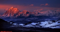 雅拉神山