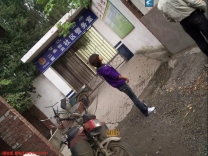 来了，美女来了，甘江美女