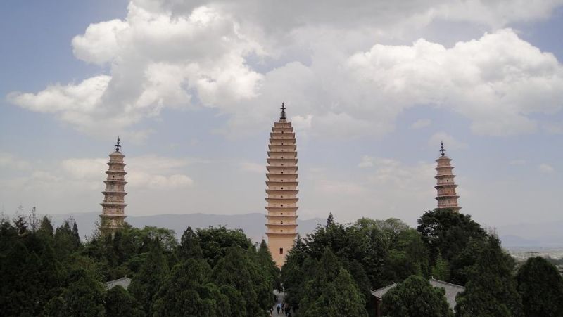大理三塔 (2).JPG