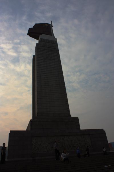 八一起义纪念碑侧面