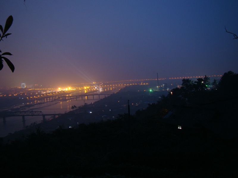 2入夜灯火亮起来了.jpg