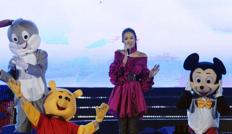 12 世界小姐王芊放歌一曲.jpg
