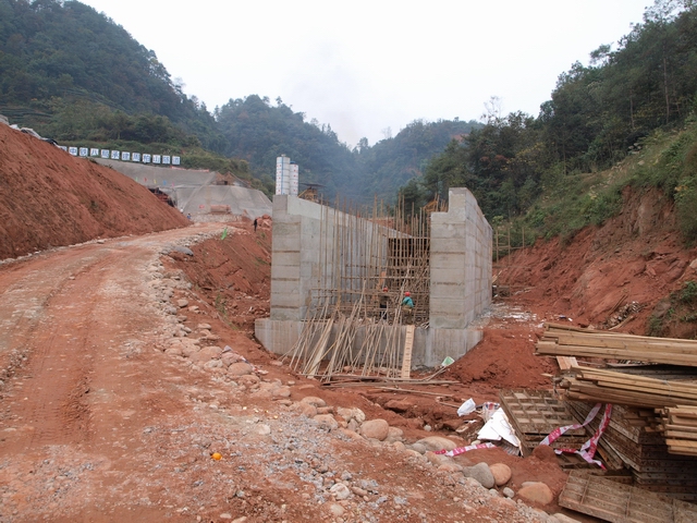 周柏山双向隧道施工现场4.JPG