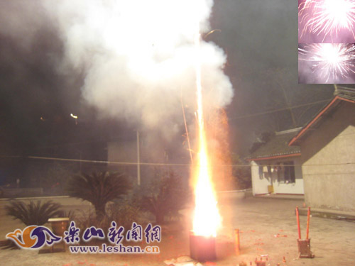 除夕焰火。地点：南安乡南坝村