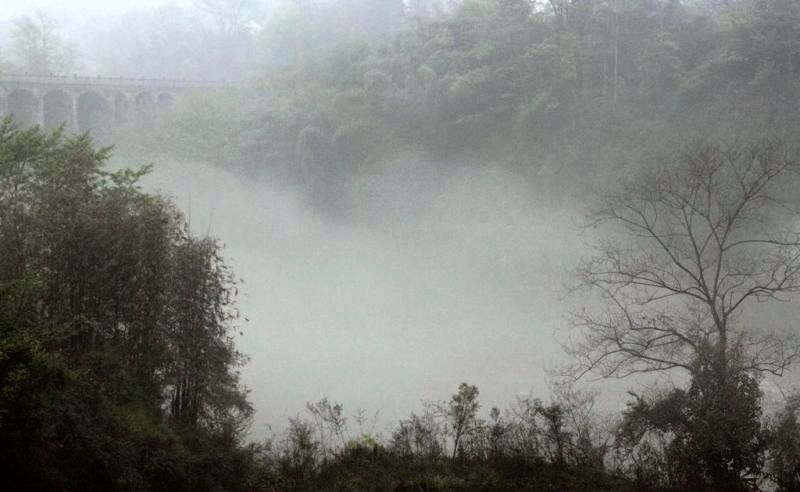雾锁周公河[2].jpg