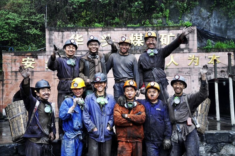 nEO_IMG_图九让我们记住华头煤矿这群采煤工.jpg
