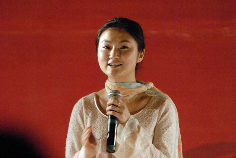 3.主持人唐菲.JPG