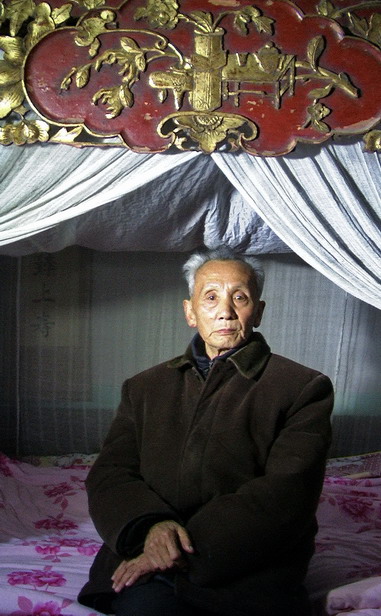 8旬老人黄庭祯.jpg