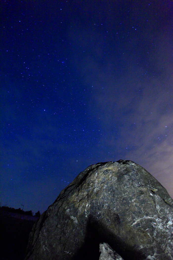 巨石星空.jpg