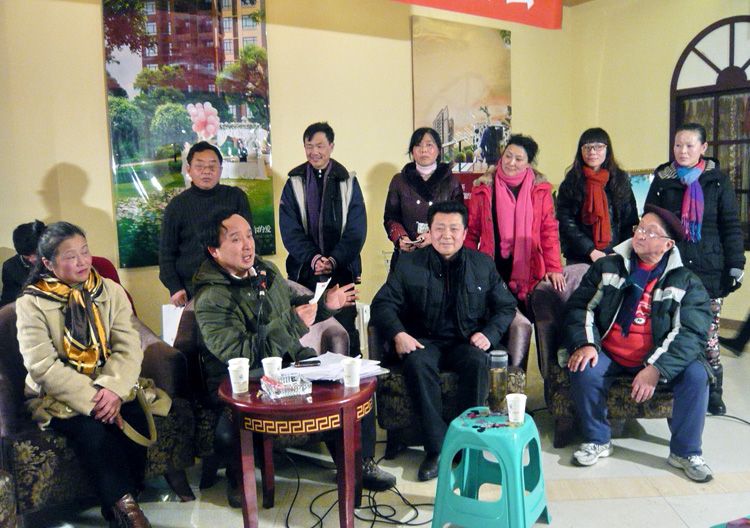 理事会在议事.jpg