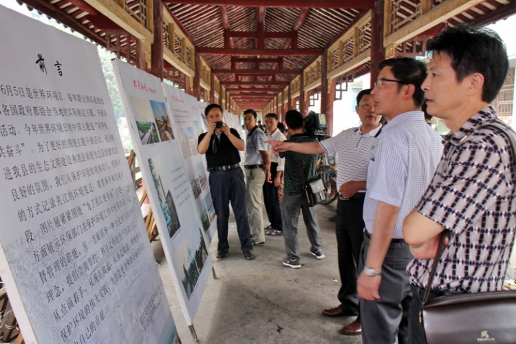 副本参观影展.jpg