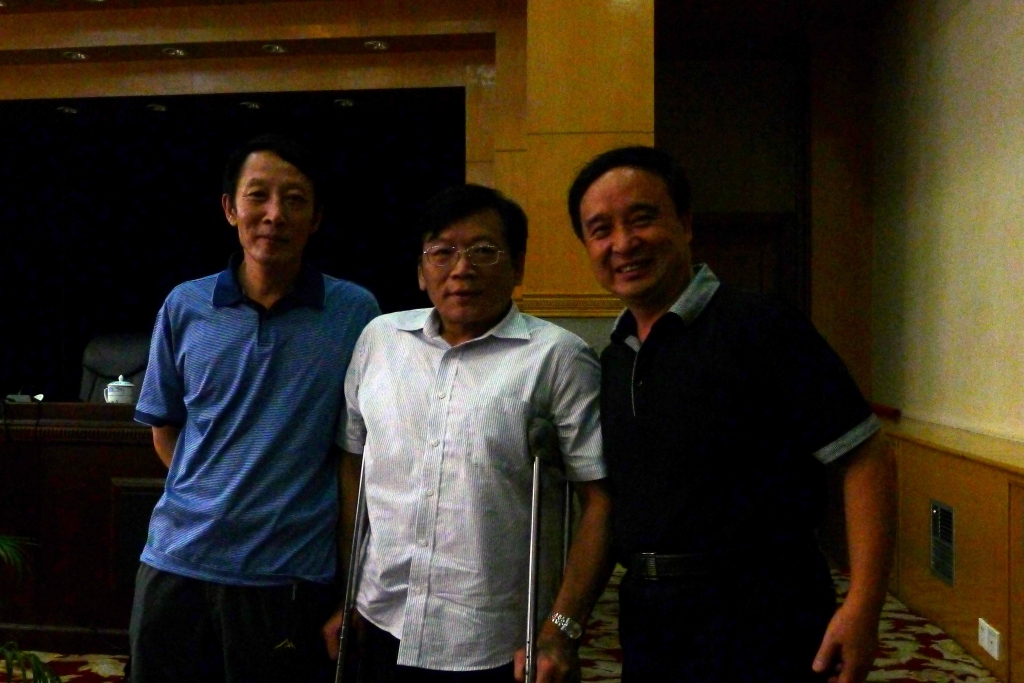 著名作曲家伍嘉冀（左）中国残联宣文部主任王涛.jpg