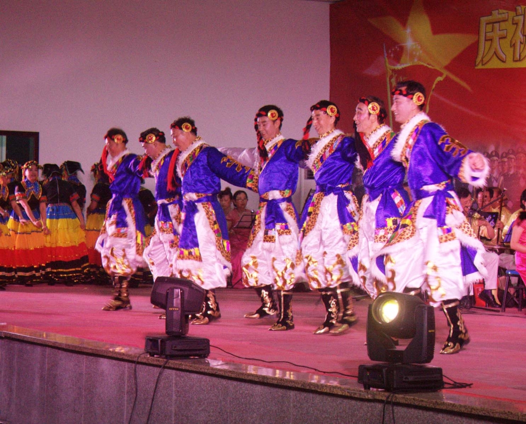 2乐山老年协会舞蹈.jpg