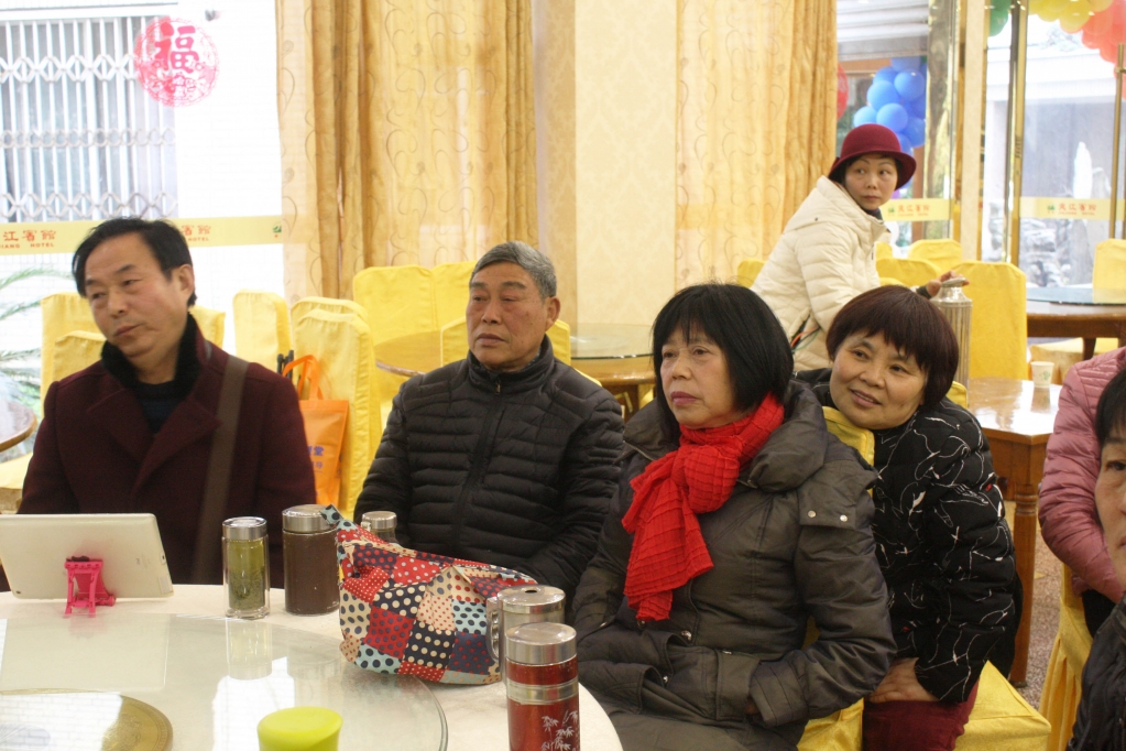 8 京剧名票龚天进（左）.jpg