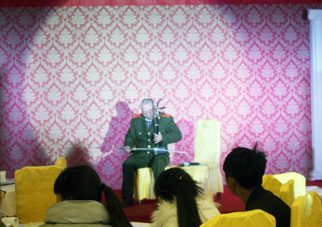 15 会员蔡达勋表演二胡《战马奔腾》.jpg