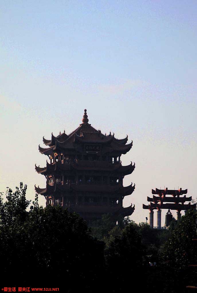 远眺黄鹤楼.jpg