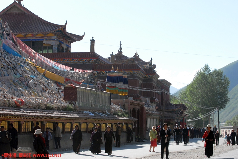玉树玛尼城1.JPG