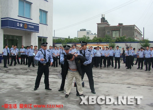 甘江派出所民警演示案件规范化处理程序